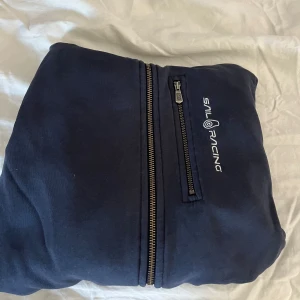 Zip up hoodie - Använd men fint skick  Storlek 170