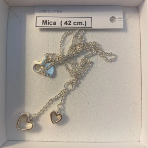 Äkta silver halsband - Fick i studentpresent men använder inte silver, därför helt nytt och oanvänt⭐️ Kedjans längd är 42 cm och heter Mika⭐️ Äkta silver⭐️ Nypris 849 kr