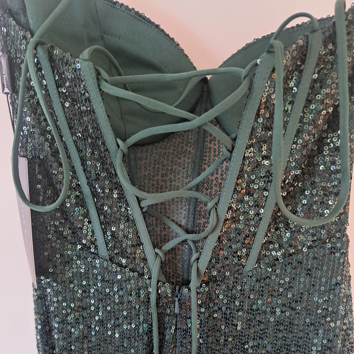 Grön glittrig balklänning - 92