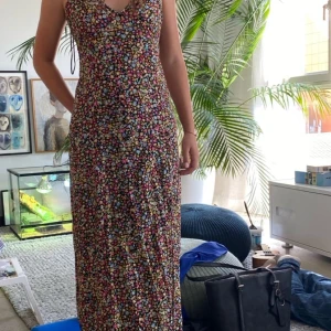 Sommarklänning - Använd enstaka gånger🌸 passar perfekt i storlek xs men även som s och m!