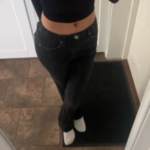 svarta jeans - bra skick, pris kan diskuteras  orginal pris 499
