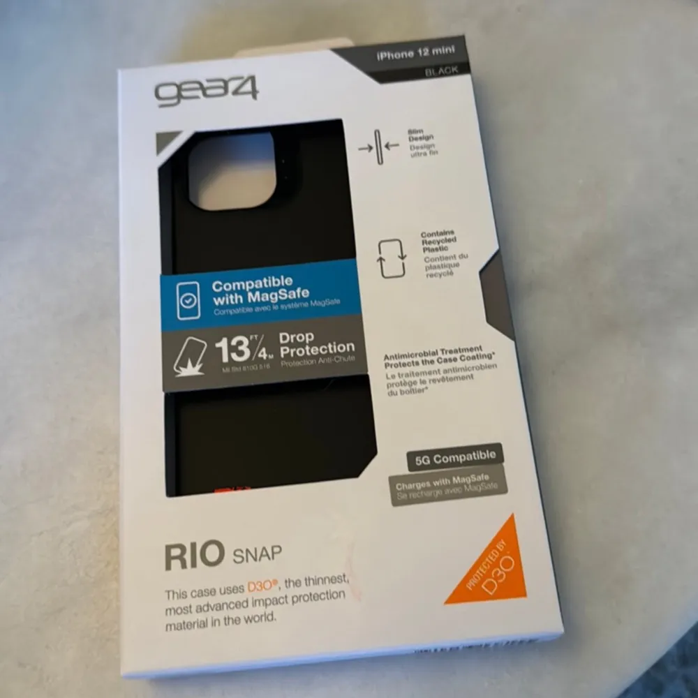iPhone 12 mini mobilskal ink MagSafe compability.  Drop Protection. Märke Rio Snap Gear4. Färg Black. Nypris 499kr. . Övrigt.