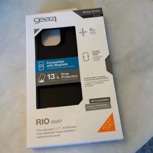 iPhone 12 mini mobilskal ink MagSafe compability.  Drop Protection. Märke Rio Snap Gear4. Färg Black. Nypris 499kr. 