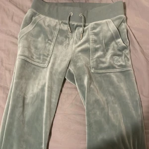 Juicy byxor - Gröna juicy byxor. Inga defekter har inte andvänt på ett tag. 