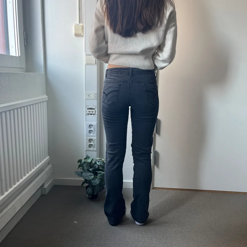 Midjemått( rätt över): 37cm  Inerbenslängd: 73cm   Köp dem via ”KÖP NU” eller Swish  . Jeans & Byxor.