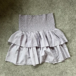 Lila kjol.  - Information finns i inlägget, hör av dig vid frågor.