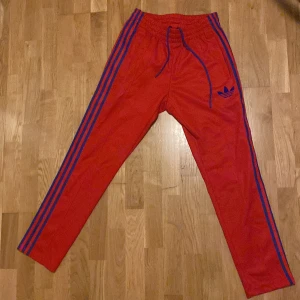 Adidas adicolor heritage trackpants - Byxorna är i nyskick Slim Fit