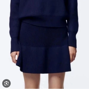 Stickad kjol zara  - Säljer nu denna super fina stickade kjolen från zara i storlek S då den inte kommer till användning för mig!  Mycket bra skick!!