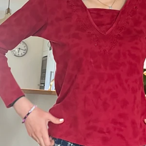 tröja  - jättesöt tröja som inte kommer till användning längre 