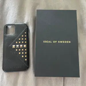 Mobilskal från ideal of Sweden till iPhone 12💕nitarna har tappat den silvriga färgen så dem är guldiga nu! 