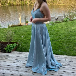 Balklänning  - Endast använd en gång och kemtvättad efter.  Köpt för 4800kr  Från Dressroom Linné   Skriv gärna om du har frågor:)