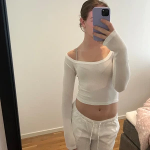 Top från Zalando  - Säljer denna as sköna tröjan från Zalando i storlek M💞 den är i mycket bra skick.