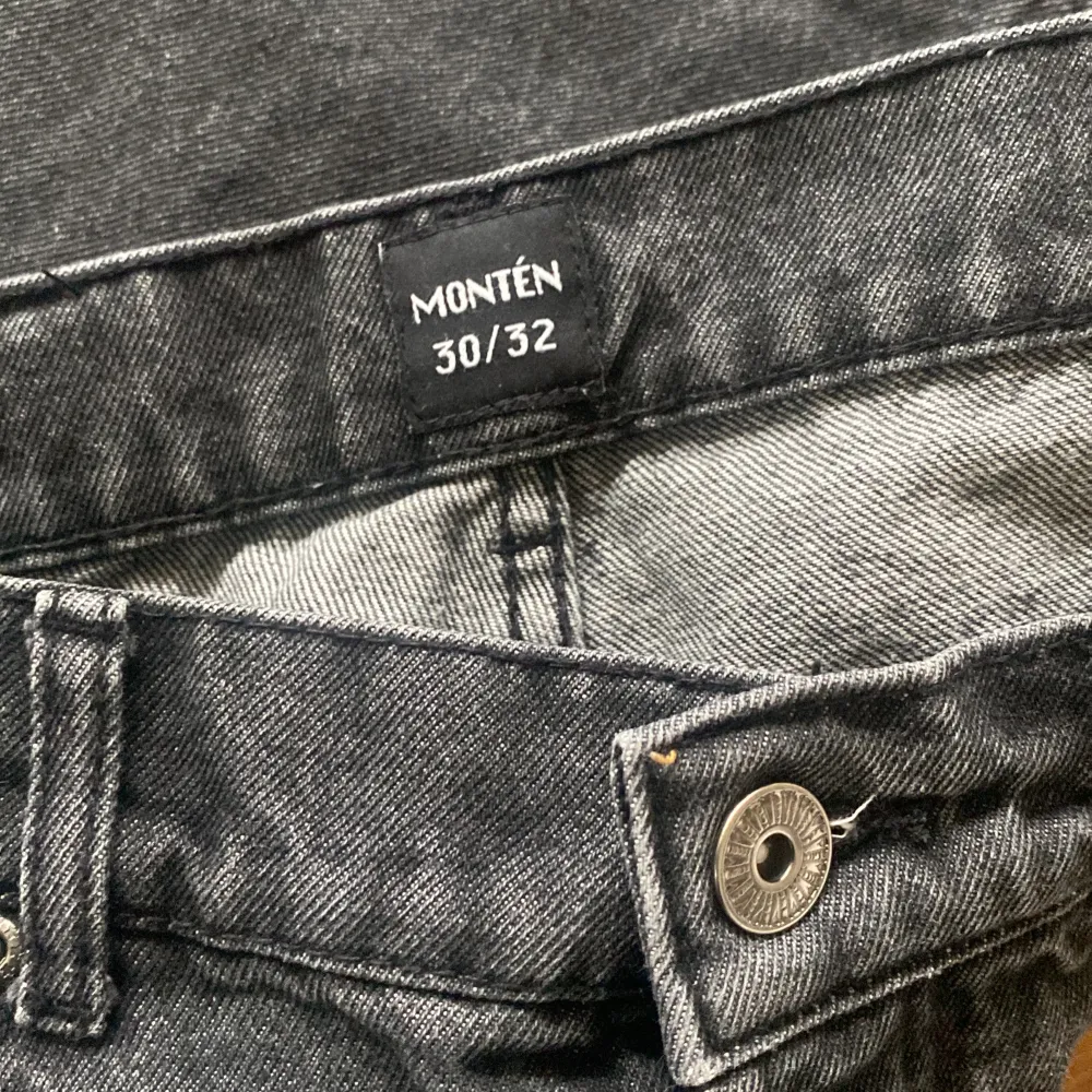 Monten jeans stone washed mörkgrå stl w30L32. Mycket bra skick. Jeans & Byxor.