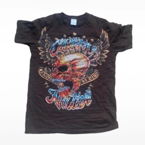 christian audiger t shirt  - T-Shirt från Christian Audiger. Den har tappat några rhinestones men det är inget man tänker på.