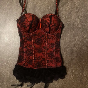 Korsett  - Korsett i bra skick med mönster❤️❤️