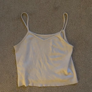 Brandy Melville linne - Supergulligt linne från brandy Melville som inte längre kmr till använding!🥰