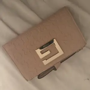 Ljusrosa plånbok från Guess, aldrig använd! ❤️