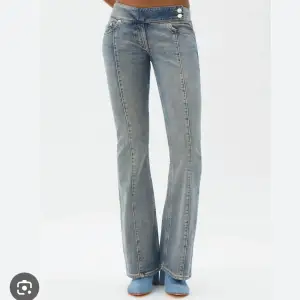 Säljer mina bootcut jeans från weekday i storlek 26 