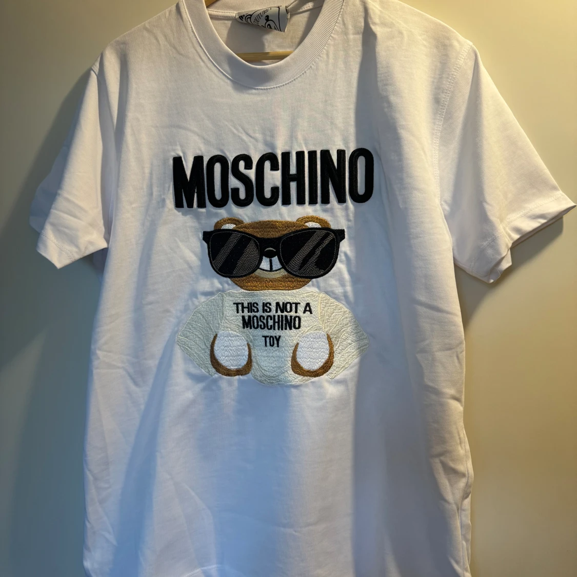 Helt ny tshirt strl S "Moschino"