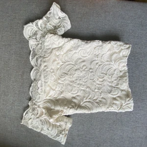 Superfin topp - Det var en klänning från början som jag sytt om, syns bara från insidan. Bra skick, skriv för fler bilder🫶