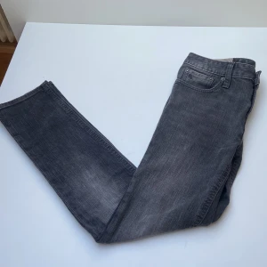 Polo Ralph Lauren Jeans - Säljer dessa Ralph Lauren jeans på grund av att det inte passa mig. Skick 7/10 Storlek 14-16 år 164-170 cm. Om ni har några frågor är det bara att skriva.  Mvh SVC