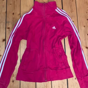 Adidas kofta - Jättefin adidas kofta, använd få gånger