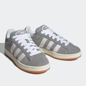 Adidas campus skor  - Har använt 3 gånger nästan helt nya är i väldigt bra skick har kvar lådan och allt  💗💗