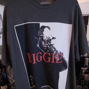 En oversized T-shirt med Biggie. Fint skick och i storlek L.