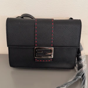 Axelväska  - Oanvänd 