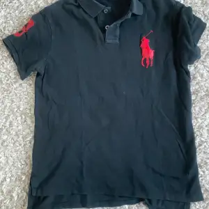 Great polo! It fits from xs-m I would say. 
