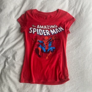 T shirt - Snygg t shirt med slimmad passform, passar xs-s 🩷 