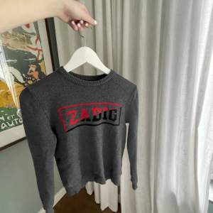 Hej, Säljer denna jättesnygga tröjan från Zadig! Köpte för något år sedan har inte använt den så mycket, skriv om ni vill ha fler bilder och priser kan diskuteras.💕