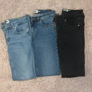 3 par lågmidjade bootcut jeans i olika ”färger” från Lager 157. De är i storlek S full length. De är i bra skick. Säljes pga de inte passar längre. Paketpris 500kr (originalpris 300-400kr/st). Styckpris kan diskuteras.