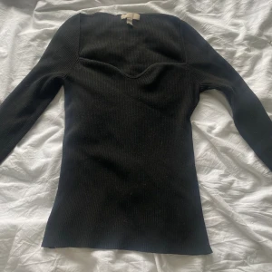 Tröja  - Fin svart stickad tröja  