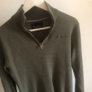 Bondelid half zip - Stickad halfzip från Bondelid, olivgrön färg utan några hål eller fel, skriv vid funderingar🙌
