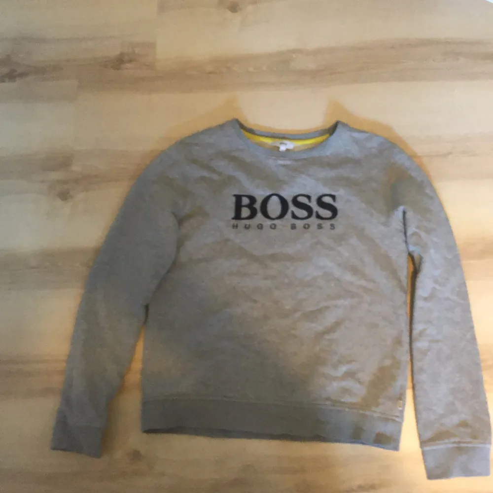 Boss tröja bra skick pris kan diskuteras vid snabb affär . Tröjor & Koftor.