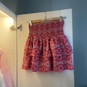 Meet me there kjol - Säljer denna kjolen från meet me there kjolen, köpt på Plick i strl S ❤️