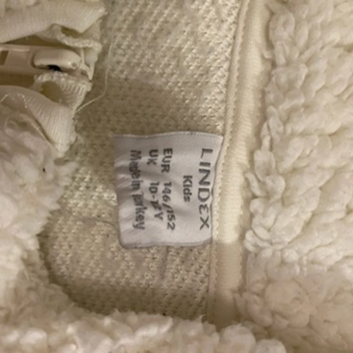 Vit lurvig flisväst - 91