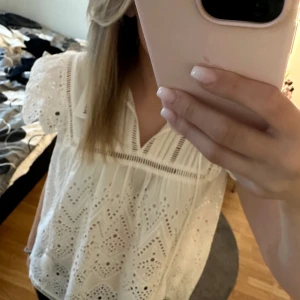 replay blus  - Kommer aldrig till användning, aldrig använd med lappen kvar. Bredd i axlarna. 