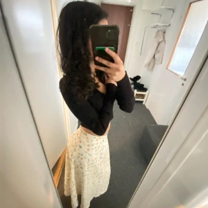 Blommong kjol från shein i storlek xs - Blomming kjol från shein i storlek xs 