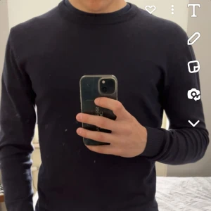 Merinoull Tröja - John Henric tröja riktigt fint skick  Riktigt skön med pra passform  Priset går att diskutera vid snabb affär 