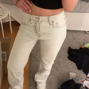 Ljusblå jeans  - Ljusblå snygga jeans från zara