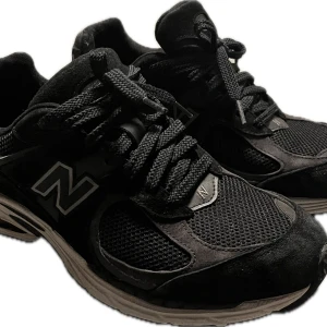 New Balance 2002 - säljer dessa New Balance 2002 som är skit feta men för små för mig nu, dem jag lite flaws och är ganska använda kom gärna med prisförslag och fråga gärna frågor 🙏