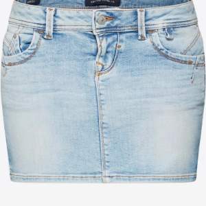Jätte fin Ltb jeans kjol!! Aldrig använd i nyskick. Köpt för 455kr pris går att diskutera!!