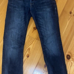 Jack & Jones byxor - Riktigt feta brallor i slim fit S storlek med längd 32 och midja 29🤩skick 10/10 och pris kan även diskuteras👊🔥