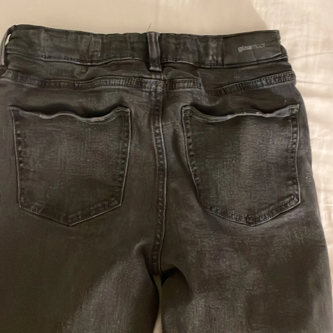 Svart bootcut jeans - 90