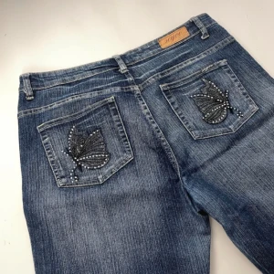 Jeans - Snygga jeans med coola detaljer. Mycket bra skick! 