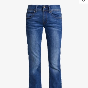 Utsvängda jeans - Jag köpte jeansen från Zalando och jag är 180 och de passar mig i längden så perfekt för er långa tjejer! 😍🫶🏼