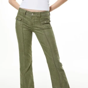 Gröna jeans - Säljer mina populära jeans från H&M som är helt slutsålda. Storlek 40 men passar mig som vanligtvis har 36/38. Nypris 200kr mitt pris 150kr! 🫶🏼🫶🏼