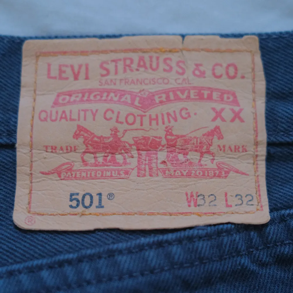 Black Levi’s 501 in great condition. Made in Spain. Can provide measurements if needed :). Jeans & Byxor.